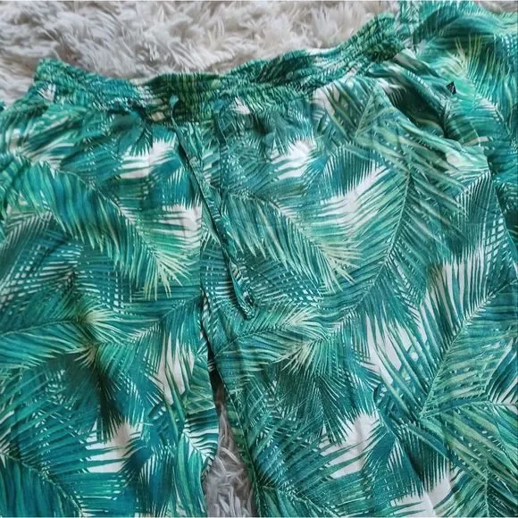 💰3/$30Pattern leaf Pants - Picture 2 of 6